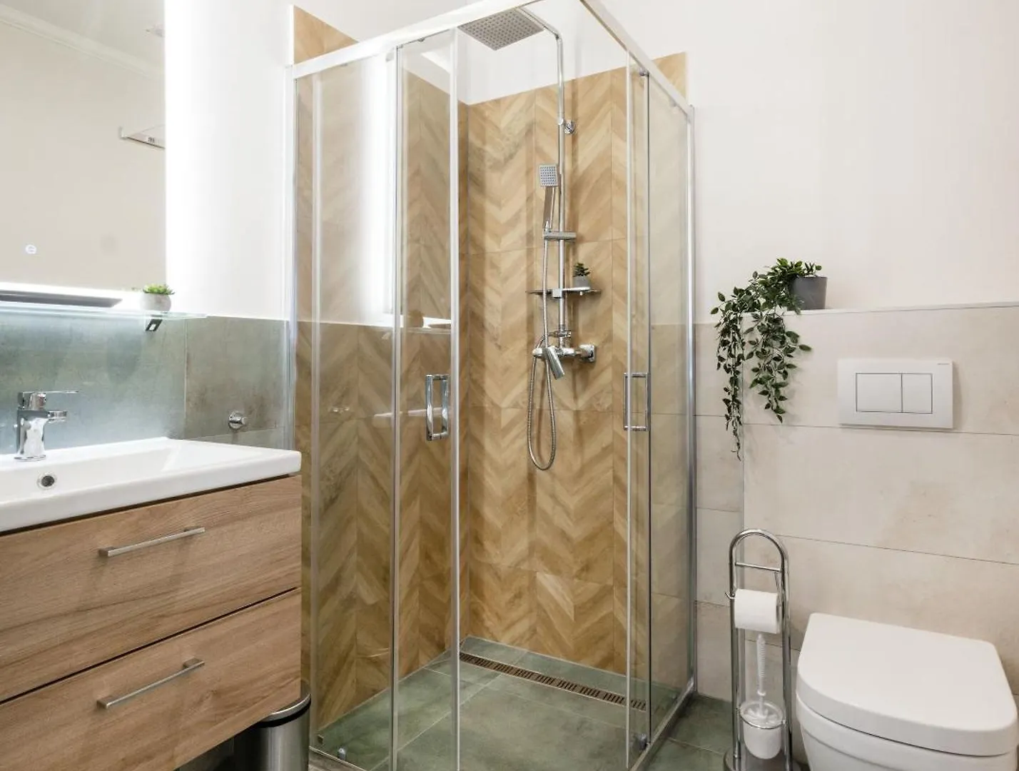 Ferienwohnung Sleek Downtown Living Budapest Apartment