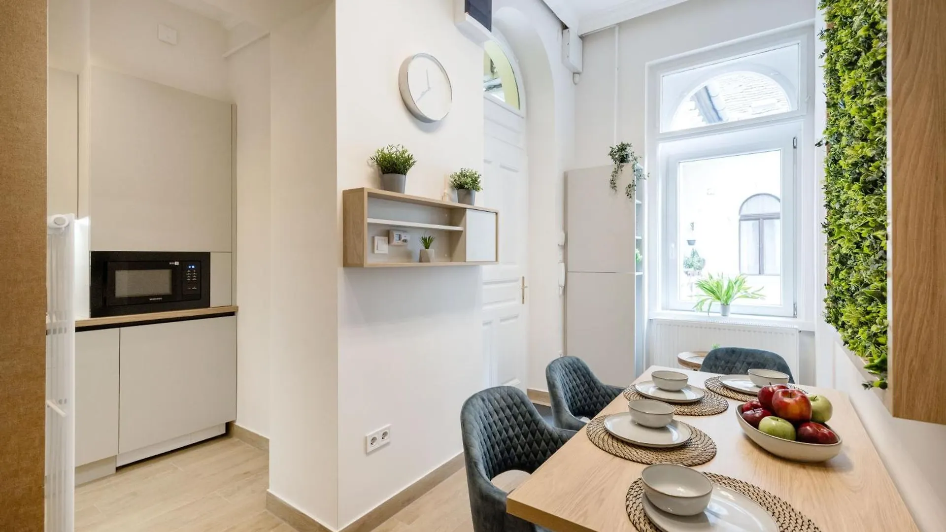 Sleek Downtown Living Apartment Budapest
