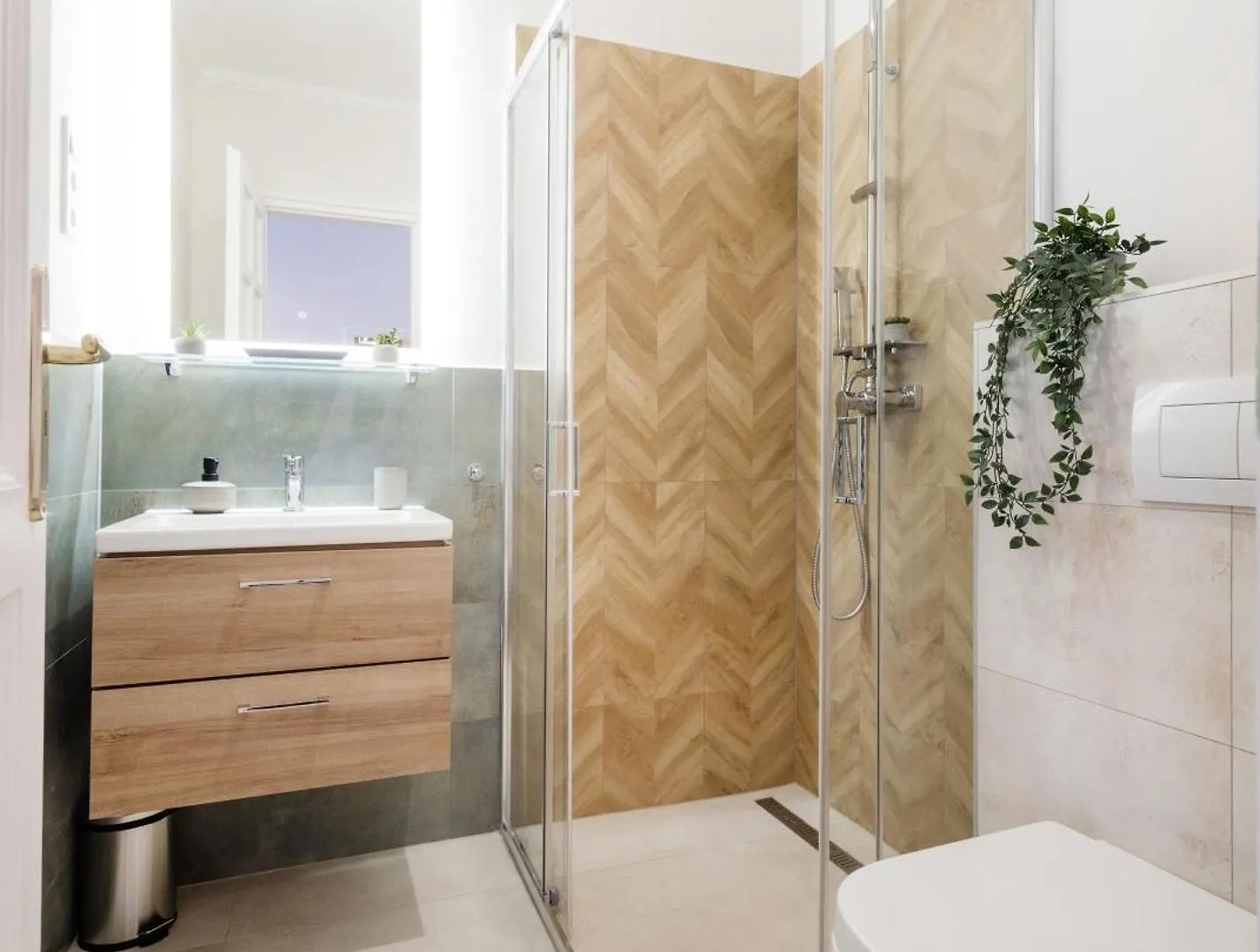 Sleek Downtown Living Apartment Budapest