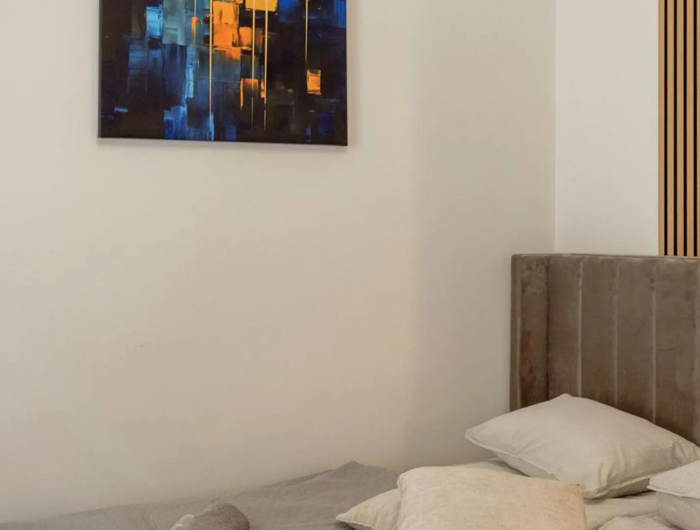 Sleek Downtown Living Apartment Budapest
