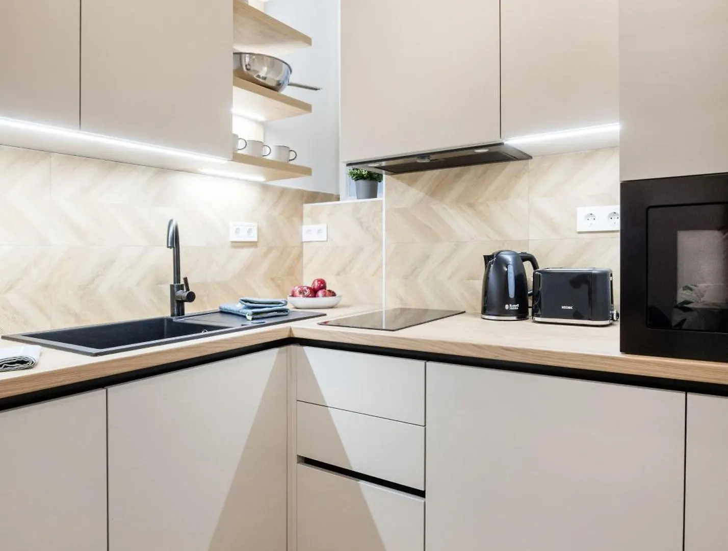 Sleek Downtown Living Apartment Budapest