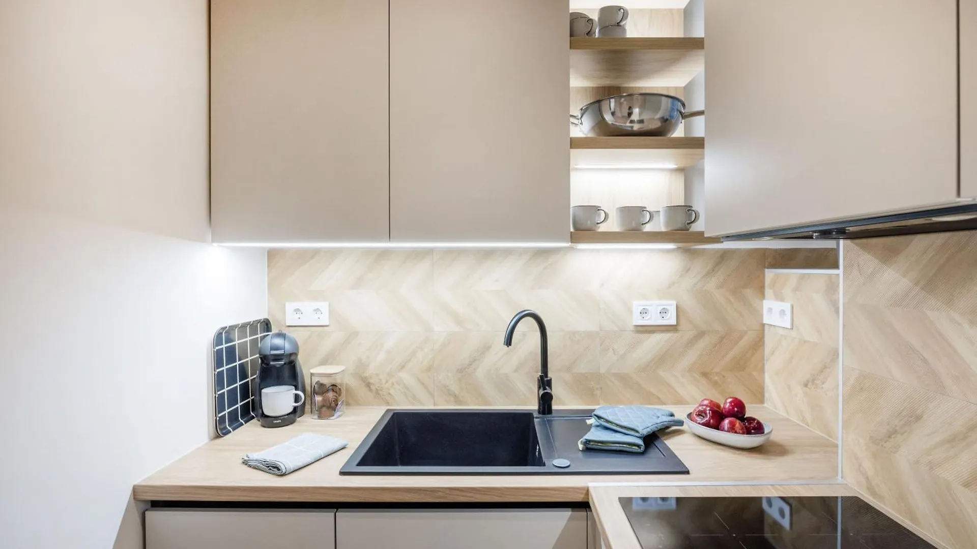Sleek Downtown Living Apartment Budapest