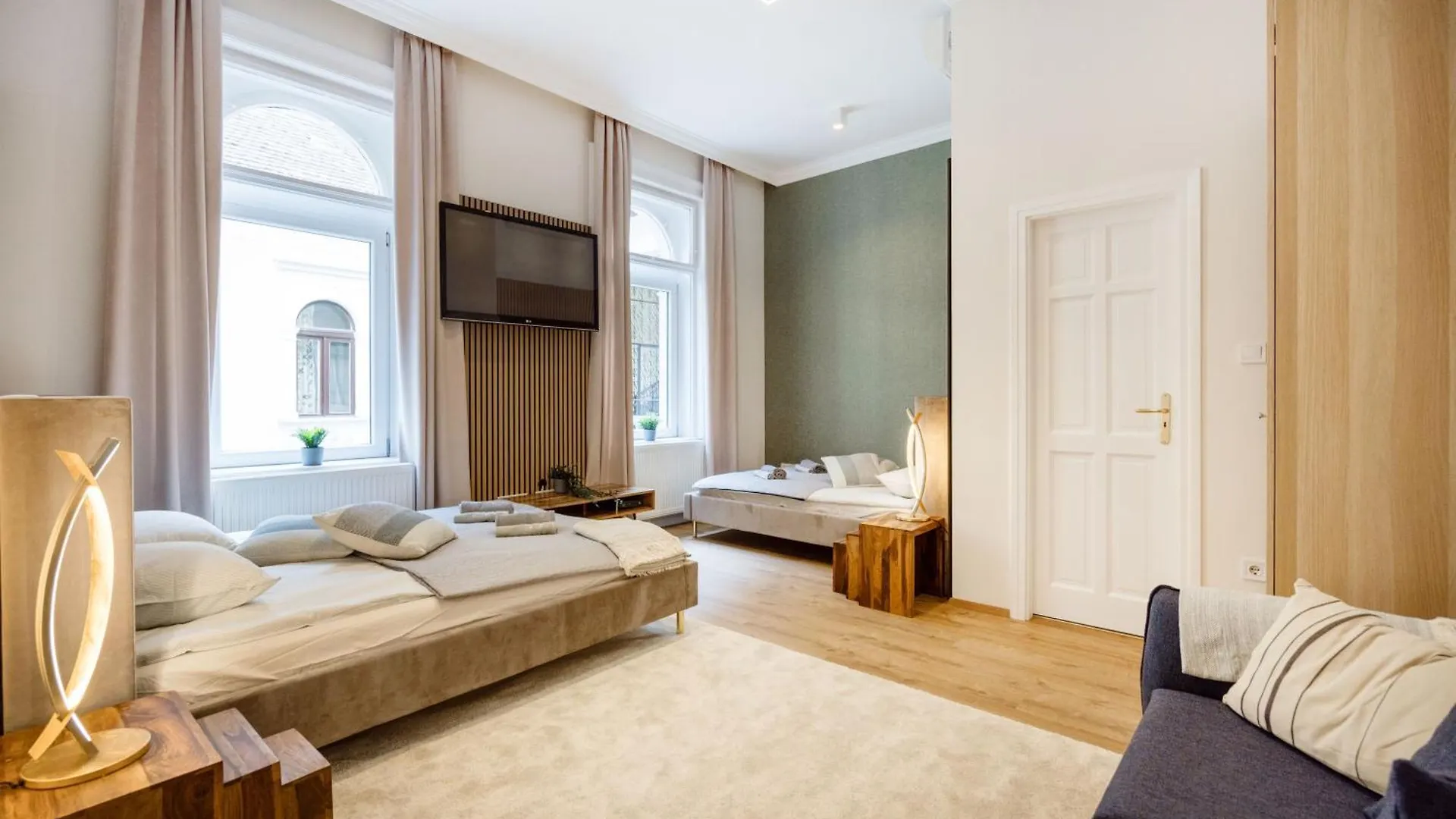 Sleek Downtown Living Apartment Budapest